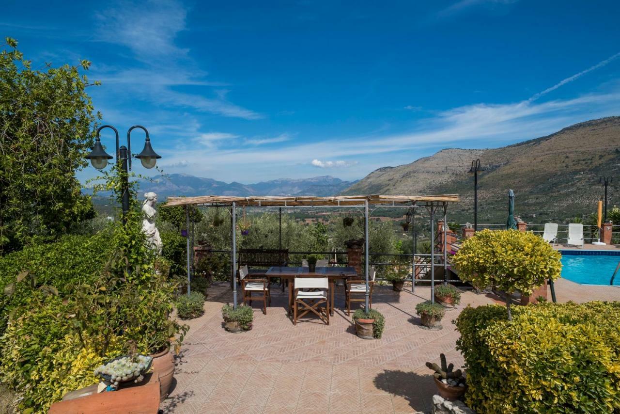 Le Capanne Di Villa Margherita Sonnino Exterior foto